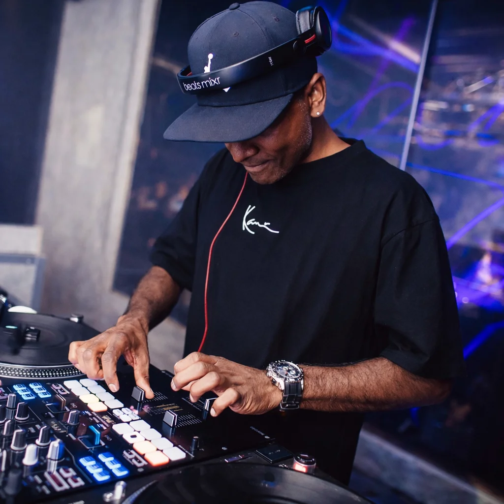 Baila Verde Moment 1